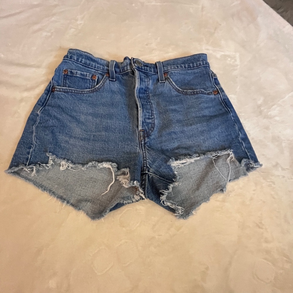 EUC Levi 501 high rise 2.5”